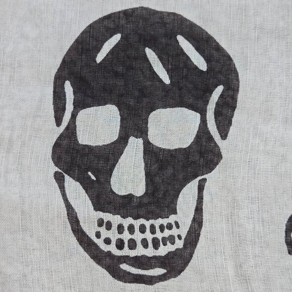 NWT 100% Silk Alexander McQueen Skull Scarf Black White - Picture 4 of 8
